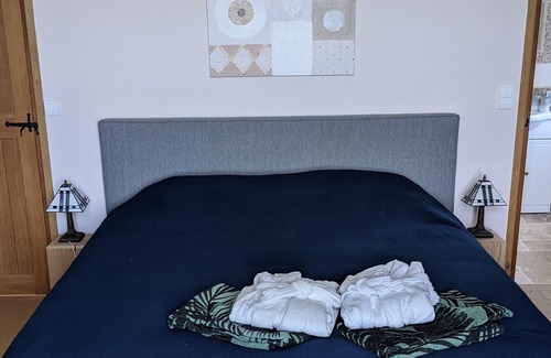 Sailly Cottage | Small gîte for 2 with pool in peaceful Burgundy