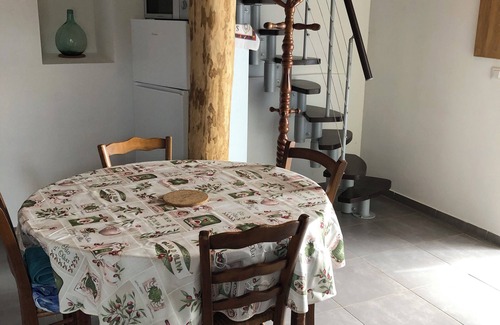 Concoules Appartement | Small gîte in Cevennes with artisan workshops