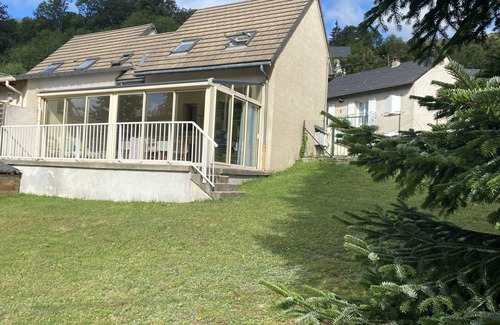 Saint-Jacques-des-Blats Maison | SMALL HOUSE WITH PRIVATE PARKING NEAR SUPER LIORAN