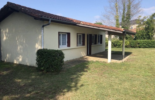 Lit-et-Mixe Maison | Petite maison au centre du village avec un grand jardin, à 7km des plages.