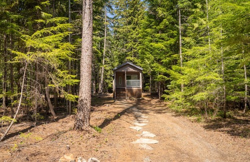 Meadow Creek Cabine | Small, private, affordable and surrounded by nature in Meadow Creek