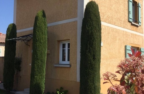 Loriol-du-Comtat Maison | petite bastide provençale dans résidence calme