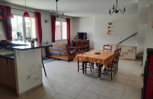 Cornillon Maison | Small, quiet house in the heart of a winegrowing estate.