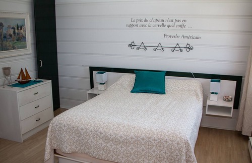 Sainte-Luce Chalet De Ski | Small rustic and charming chalet, perfect for a weekend with a lover or family.
