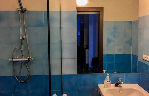 Trujillo Appartement | Studio-Basic-Douche-Vue sur Rue-Small Studio 2PAX