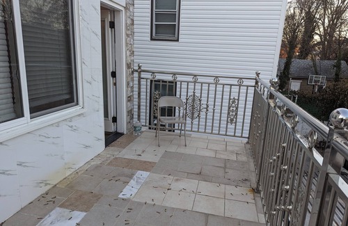 Queens Appartement | Small Studio with all amenities. 5 minutes to fastfood and 24 hours grocery