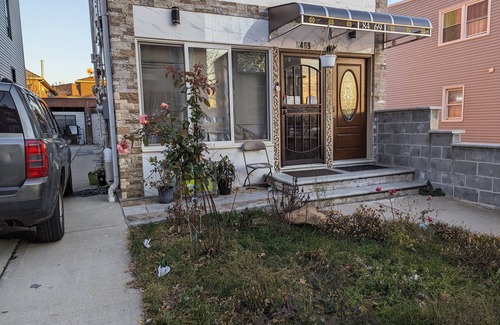 Queens Appartement | Small Studio with all amenities. 5 minutes to fastfood and 24 hours grocery