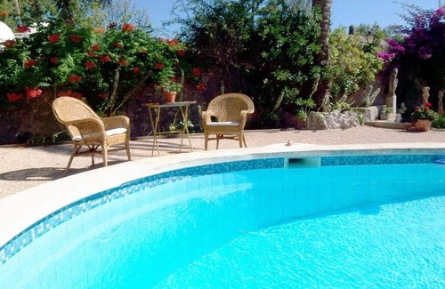 Sencelles Appartement | Pequeño estudio con vista al jardín en la casa señorial con piscina y jardín.