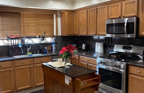 North Hills West Maison | Smart 2 bedroom house with a pool and garden view Sleeps 6 .Near CSUN