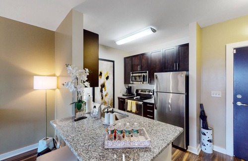 Malden Appartement | ♥Smart TV♥Pool♥Full Kitchen♥20min→Airport♥King