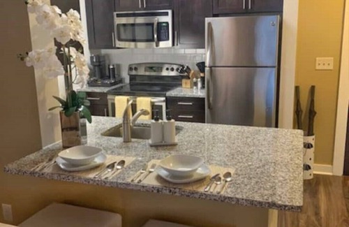 Malden Appartement | ♥Smart TV♥Pool♥Full Kitchen♥20min→Airport♥King