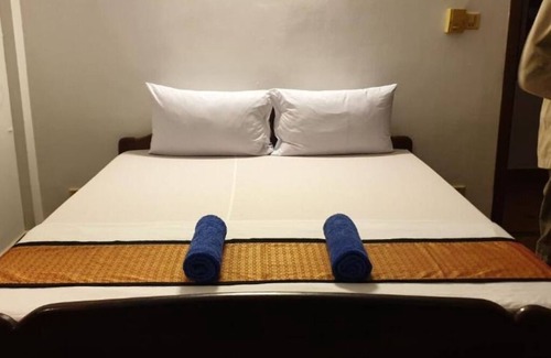 Taphul Village Area Lit Et Petit-Déjeuner | Smiley's Guesthouse : Budget Double Room