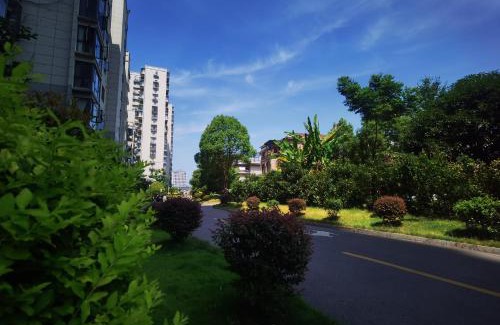 Yongding Maison | SmileNest Downtown Luxury Suite for 2-10 Guests, Zhangjiajie Attraction Ticket Service, Ideal for Couples, Families & Groups