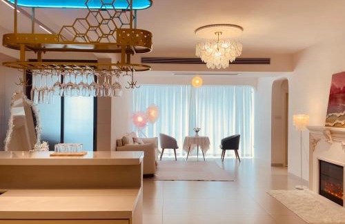 Yongding Maison | SmileNest Downtown Luxury Suite for 2-10 Guests, Zhangjiajie Attraction Ticket Service, Ideal for Couples, Families & Groups