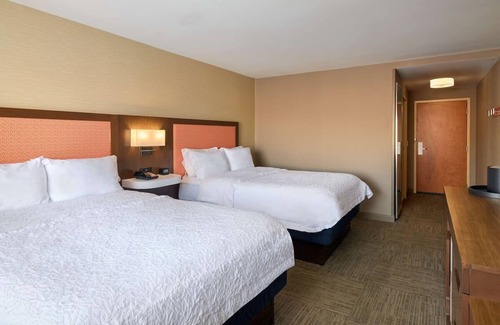 Smithfield Hôtel | Smithfield Charm: Free Breakfast & Pool Access | 2 Units | Near Universities