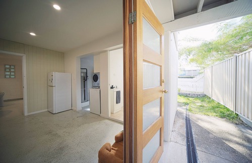 Annerley Maison | Snacks&Flicks, Cosy Queenslander Kicks-close to PA