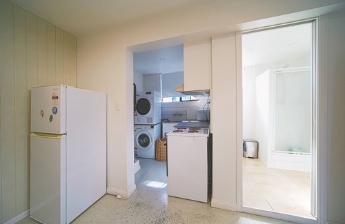 Annerley Maison | Snacks&Flicks, Cosy Queenslander Kicks-close to PA