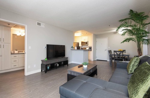 Little Armenia Appartement | Snazzy 2bed Apt w/Rooftop pool & Hollywood Sign Views