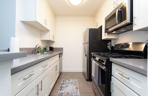 Little Armenia Appartement | Snazzy 2bed Apt w/Rooftop pool & Hollywood Sign Views