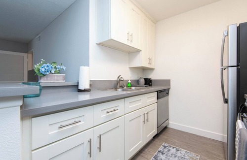 Little Armenia Appartement | Snazzy 2bed Apt w/Rooftop pool & Hollywood Sign Views
