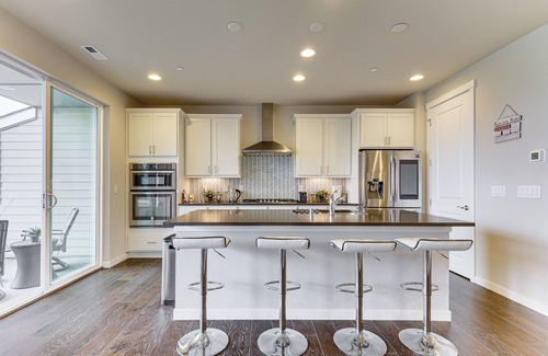 Snoqualmie Ridge Maison | Snoqualmie Townhome w/ Balcony & Mountain Views!