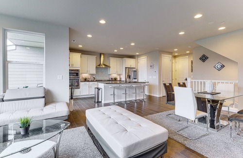 Snoqualmie Ridge Maison | Snoqualmie Townhome w/ Balcony & Mountain Views!