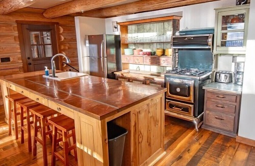 East Kootenay Cabine | Snow Creek Cabins by Fernie Lodging Co.