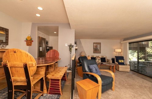 Sun Valley Copropriété | Snow Creek Condo avec 2 chambres à coucher, 2 salles de bains et patio élargi au niveau du sol !!