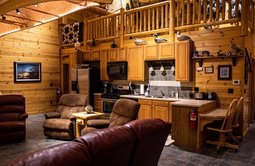 Republic County Cabine | Snow Goose Lodge at Gamekeeper's Marsh