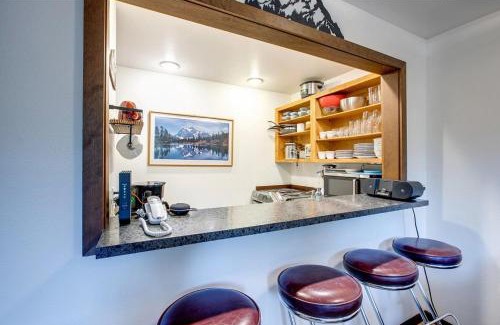 Glacier Maison | Snowater Condo 06 with Great Resort Amenities