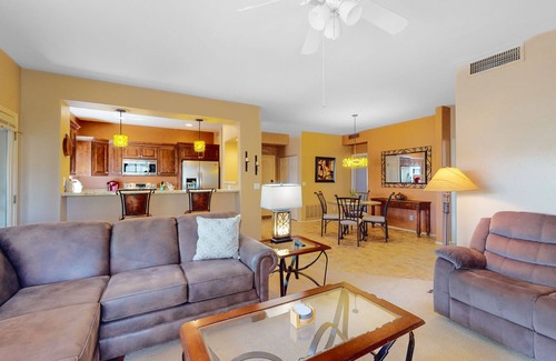 Rancho Vistoso Copropriété | Snowbird-friendly condo with heated pool, gym, grill, patio, pool spa, clubhouse