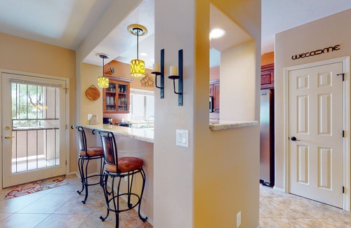 Rancho Vistoso Copropriété | Snowbird-friendly condo with heated pool, gym, grill, patio, pool spa, clubhouse