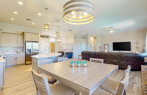 Tucson Mountain Sanctuary Maison | Snowbird-friendly home with WiFi, central AC, enclosed yard, pool, and patio