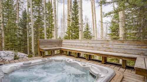 Mountain Village Maison | Snowdrift Cabin by AvantStay Breathtaking Home w Prime Ski Access