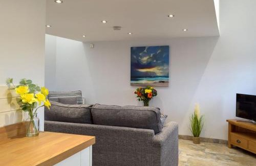 Cardigan Maison | Snowdrop Cottage - Uk12987