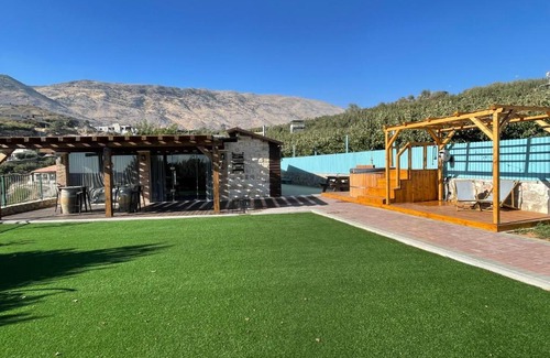 Majdal al-Shams Cabine | snowflake.golan