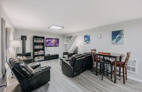 Glacier Maison | Snowline Cabin 49 - A Newly Remodeled Cabin Perfect for Your Family Retreat