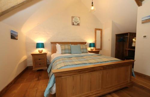 Blaencelyn Maison | Snuggle hot tub Dolgoy