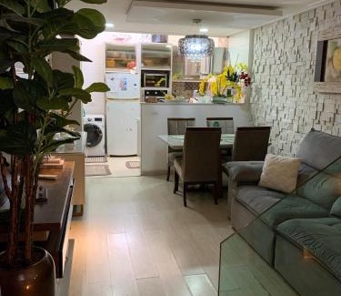 Asturias Appartement | Sobrado em condomínio à 700m da praia Asturias Guarujá - SP