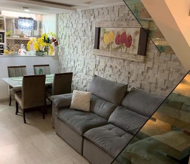 Asturias Appartement | Sobrado em condomínio à 700m da praia Asturias Guarujá - SP