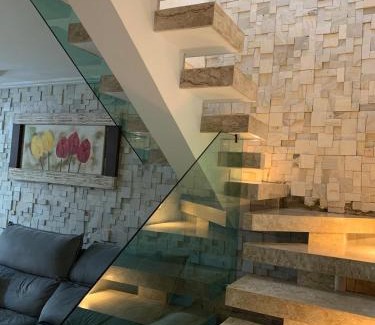 Asturias Appartement | Sobrado em condomínio à 700m da praia Asturias Guarujá - SP