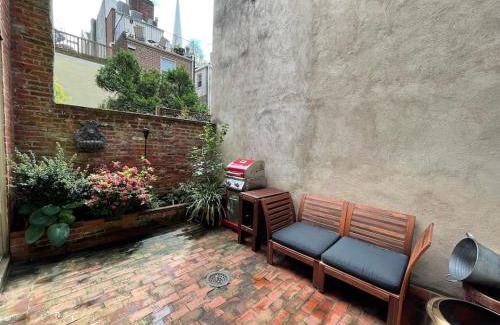 Society Hill Maison | Society Hill, Historical Luxury Home, 3Bd/2.5Ba
