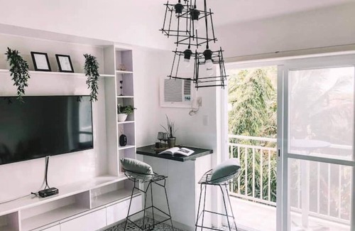 Mactan Export Processing Zone Appartement | Soderberg by J&J (Near airport| Wi-Fi |Netflix)