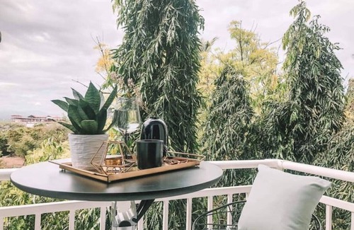 Mactan Export Processing Zone Appartement | Soderberg by J&J (Near airport| Wi-Fi |Netflix)