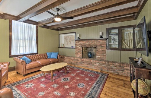 Sodus Point Maison | Sodus Point Historic Home about half Mi to Sodus Bay!