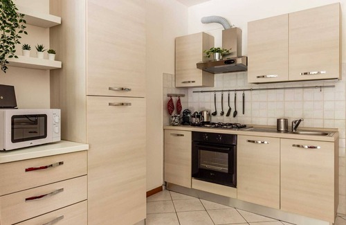 Como Appartement | Sofia House Garden and Private Garage