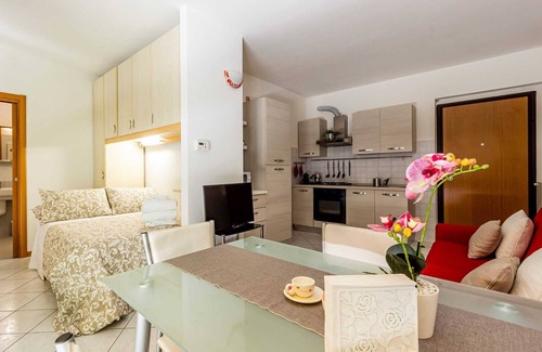 Como Appartement | Sofia House Garden and Private Garage