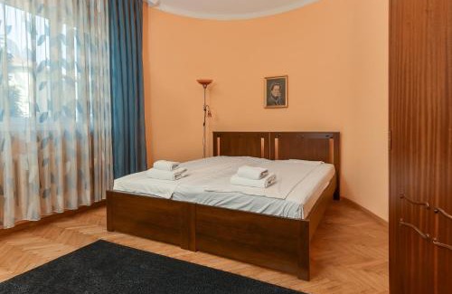 Sofia City Center Appartement | Sofia Retro - Top Center 1BDR Apartment by Flat Mаnager