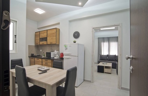 Peiraiki Appartement | Sofia's Home Piraeus Modern, Reno, Fully Equipped