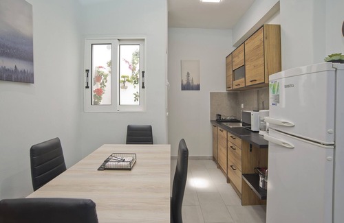 Peiraiki Appartement | Sofia's Home Piraeus Modern, Reno, Fully Equipped